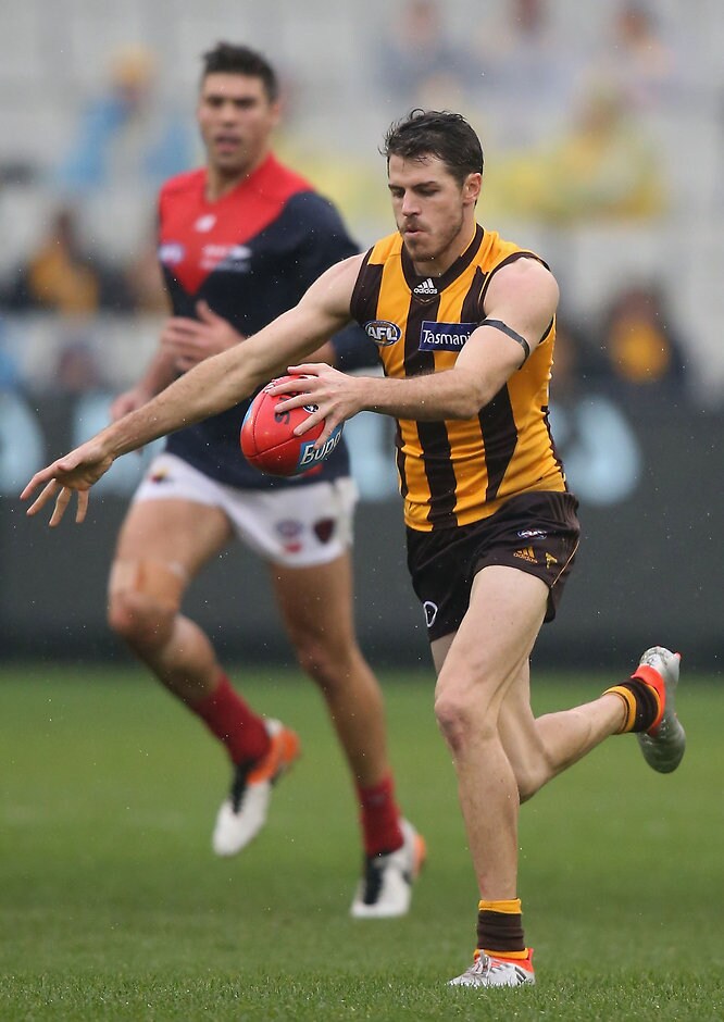 AFL 2016 Rd 11 - Hawthorn v Melbourne MELBOURNE, AUSTRALIA - JUNE 04: Isaac Smith of the Hawks in action during the 2016 AFL Round 11 match between the Hawthorn Hawks and the Melbourne Demons at the Melbourne Cricket Ground on June 4, 2016 in Melbourne, Australia. (Photo by Sean Garnsworthy/AFL Media)